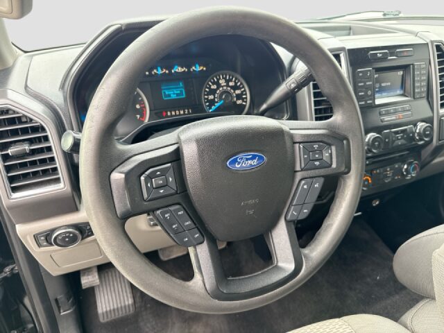 2016 Ford F-150 XLT SuperCrew Image 12