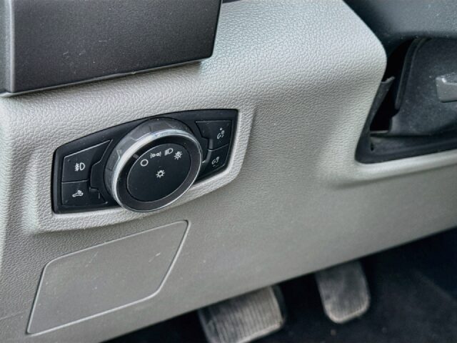 2016 Ford F-150 XLT SuperCrew Image 10
