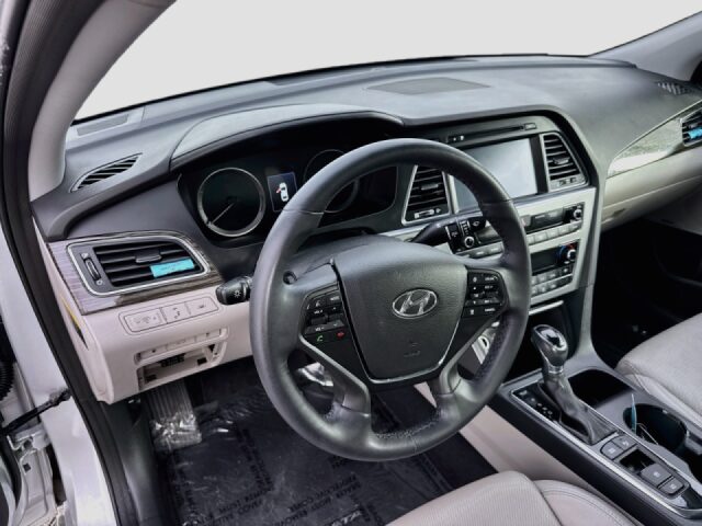 2015 Hyundai SONATA Limited Image 9