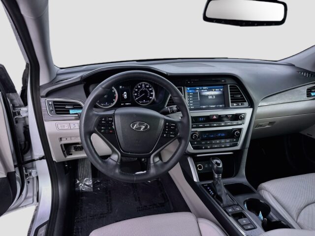 2015 Hyundai SONATA Limited Image 25