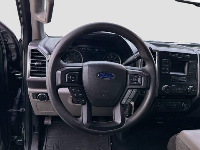 2015 Ford F-150 XLT SuperCrew V8 5.0 lifted Image 12